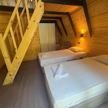 Castle Park Hotel Белдиби Екстериор снимка