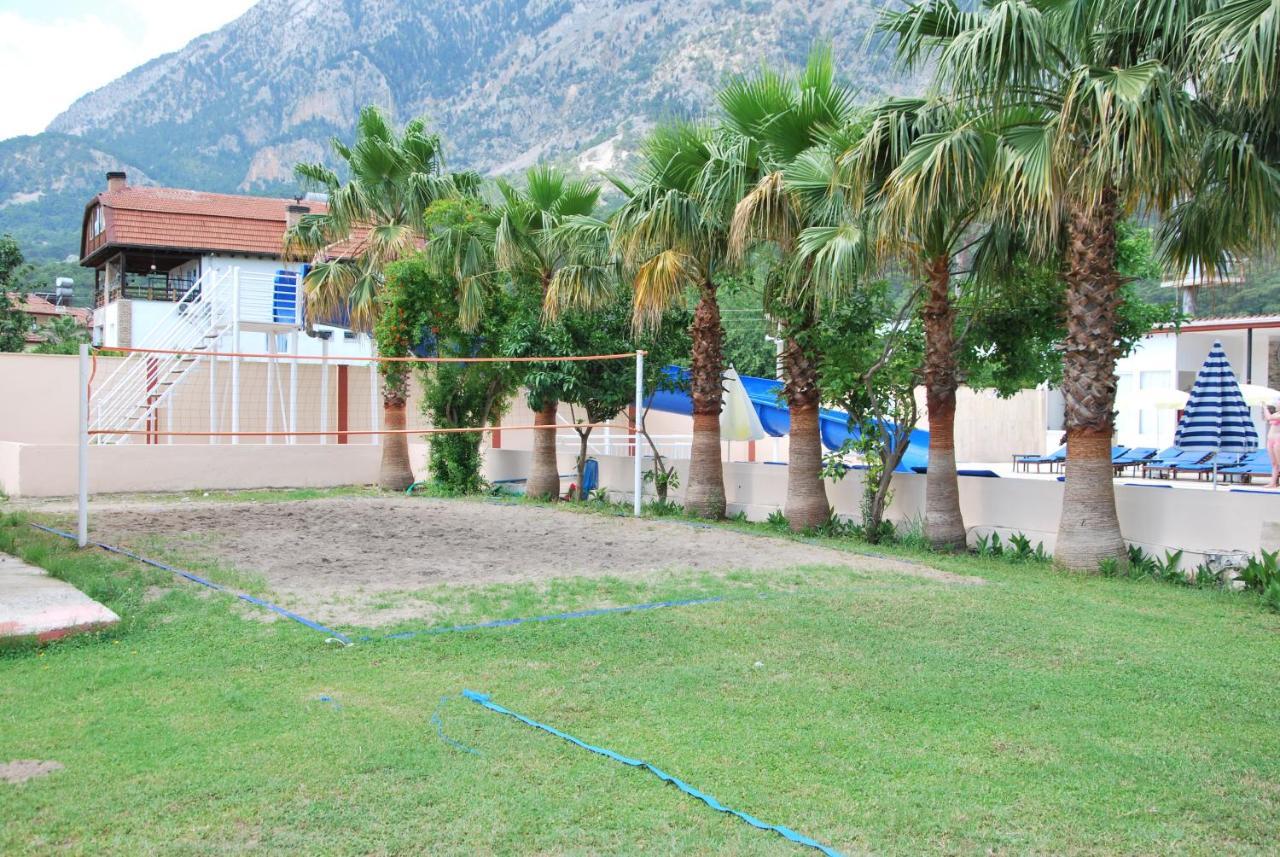 Castle Park Hotel Белдиби Екстериор снимка
