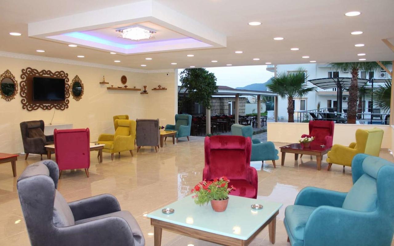 Castle Park Hotel Белдиби Екстериор снимка