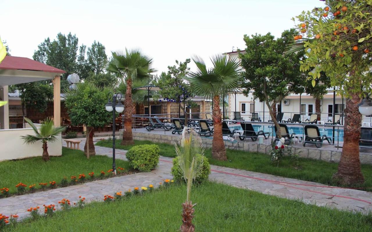 Castle Park Hotel Белдиби Екстериор снимка