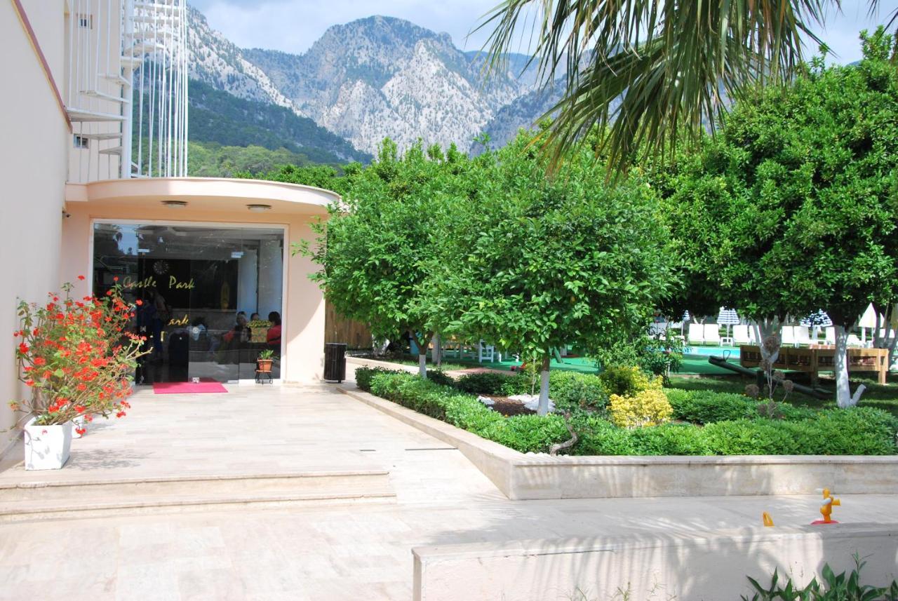 Castle Park Hotel Белдиби Екстериор снимка