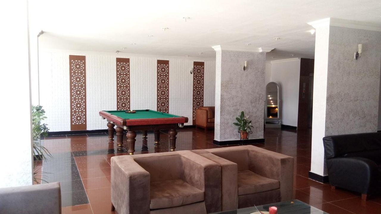 Castle Park Hotel Белдиби Екстериор снимка