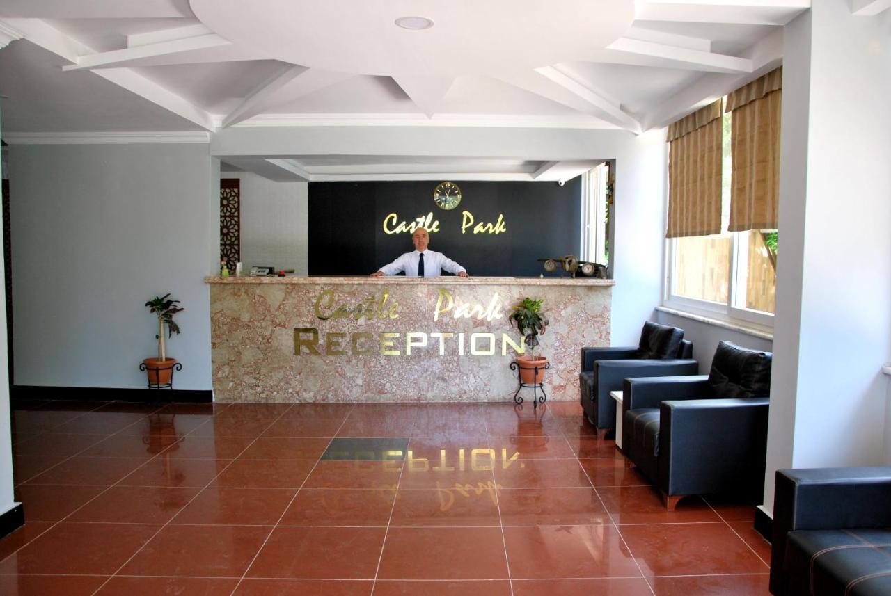 Castle Park Hotel Белдиби Екстериор снимка