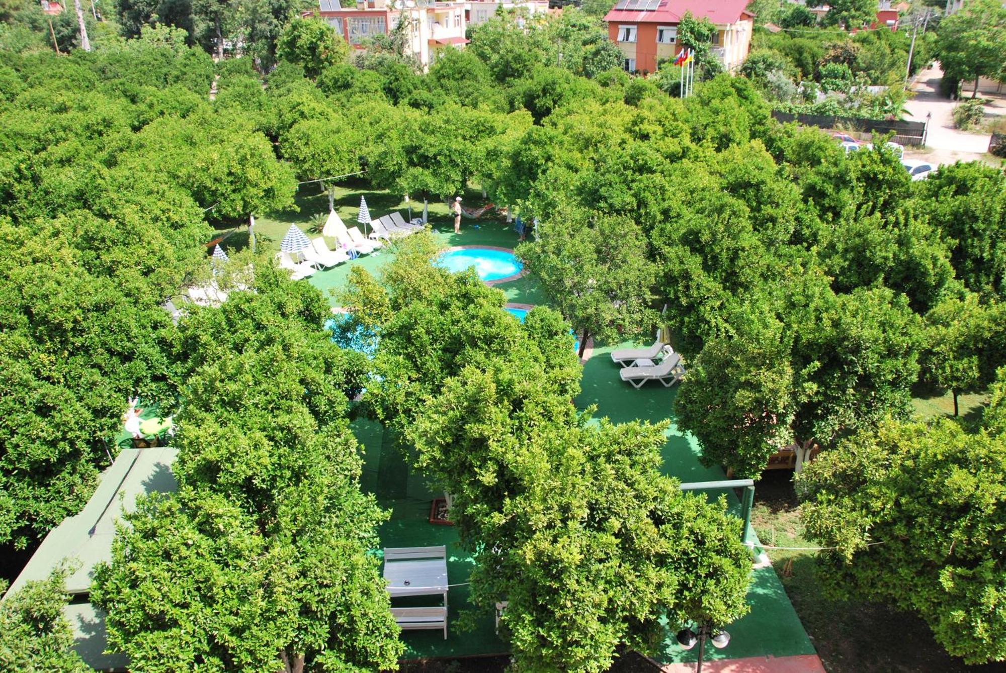 Castle Park Hotel Белдиби Екстериор снимка