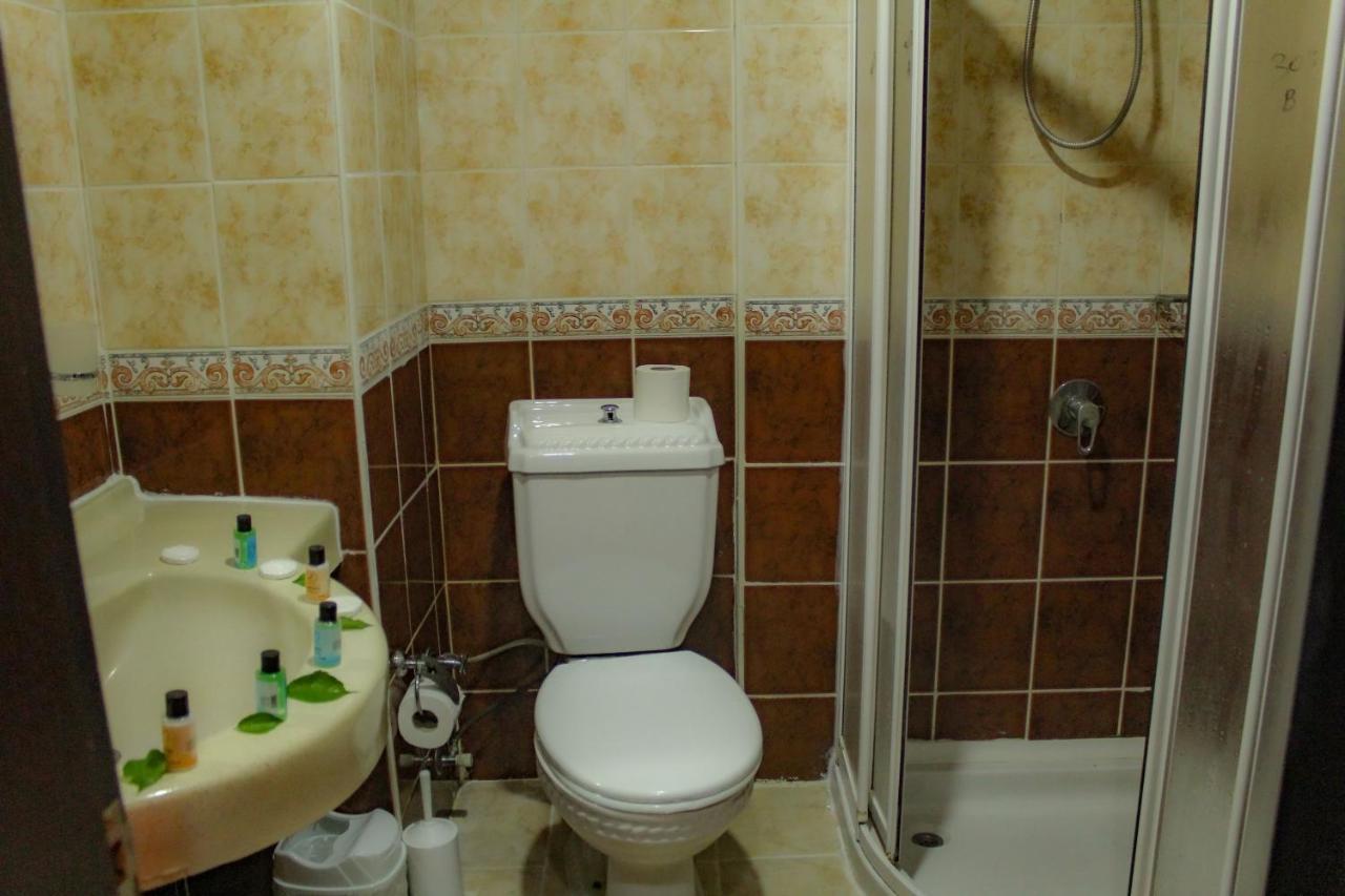 Castle Park Hotel Белдиби Екстериор снимка