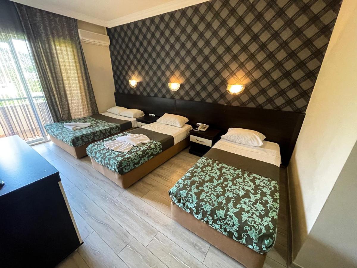 Castle Park Hotel Белдиби Екстериор снимка
