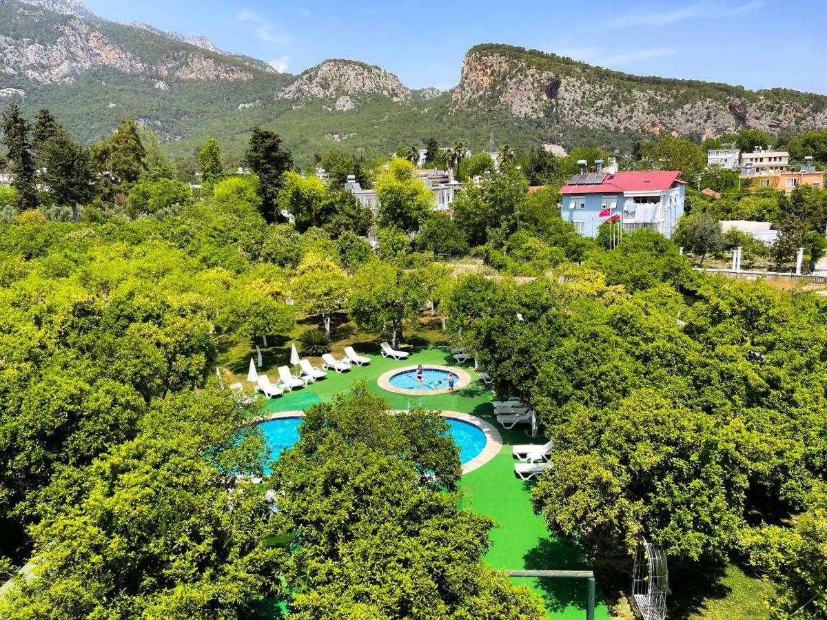 Castle Park Hotel Белдиби Екстериор снимка