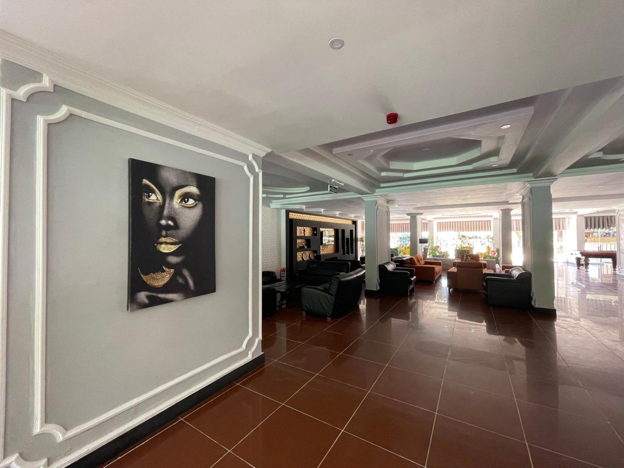 Castle Park Hotel Белдиби Екстериор снимка