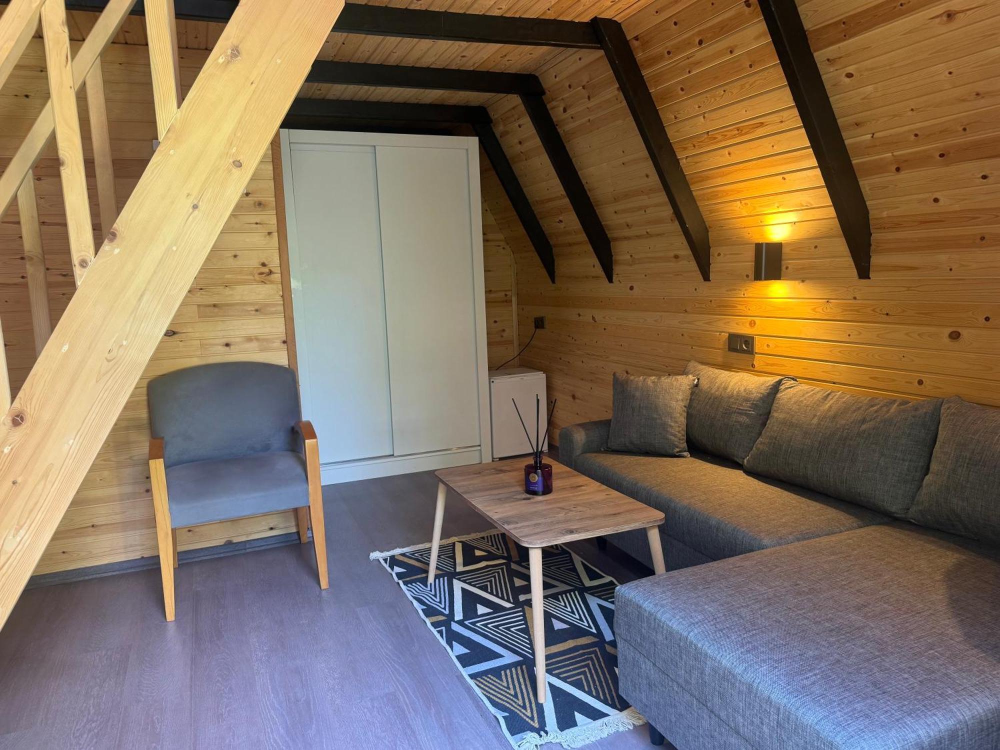 Castle Park Hotel Белдиби Екстериор снимка